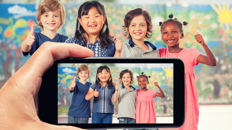 Taking picture of the kids with a smart phone